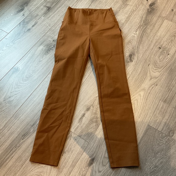 🧵Aritzia Wilfred Free Brown Slip on Smooth dress pants  with side zipper. - Picture 4 of 8